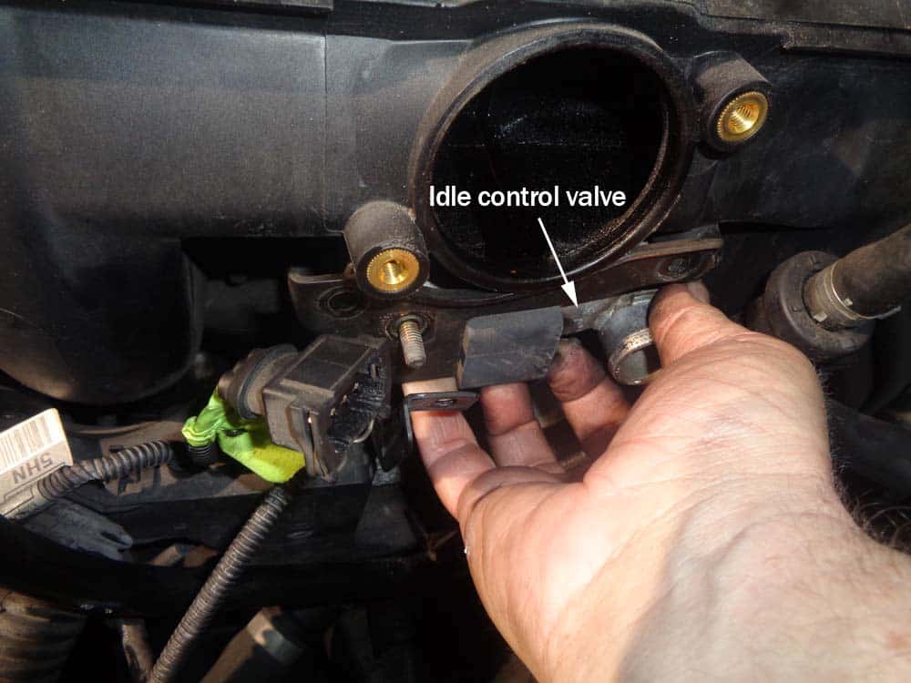 See U3606 repair manual